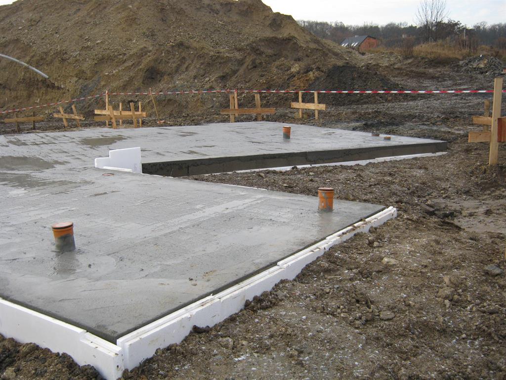 geodet - kolín - vytyčování staveb - dům - stavební lavičky - základy